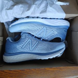 Women's New Balance W680 size 10